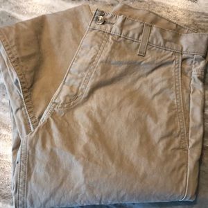 Men’s Levi’s khaki pants